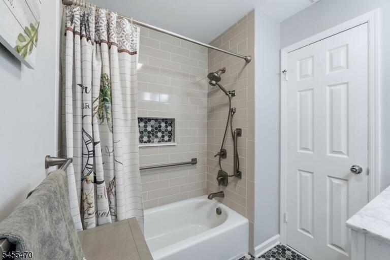 Property listing MLS 4048277 photo 17