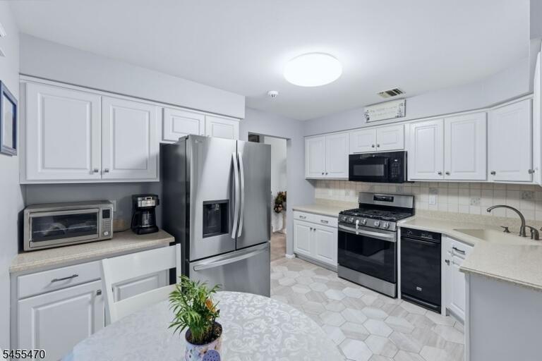 Property listing MLS 4048277 photo 7