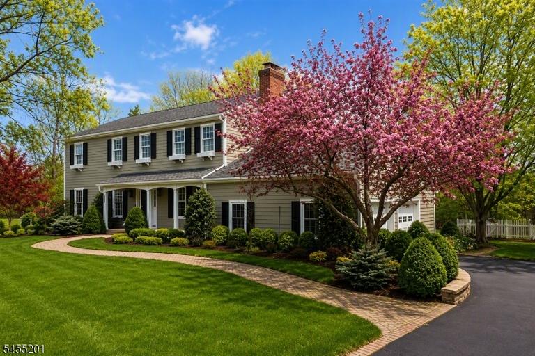 Property listing MLS 4048303 photo 2