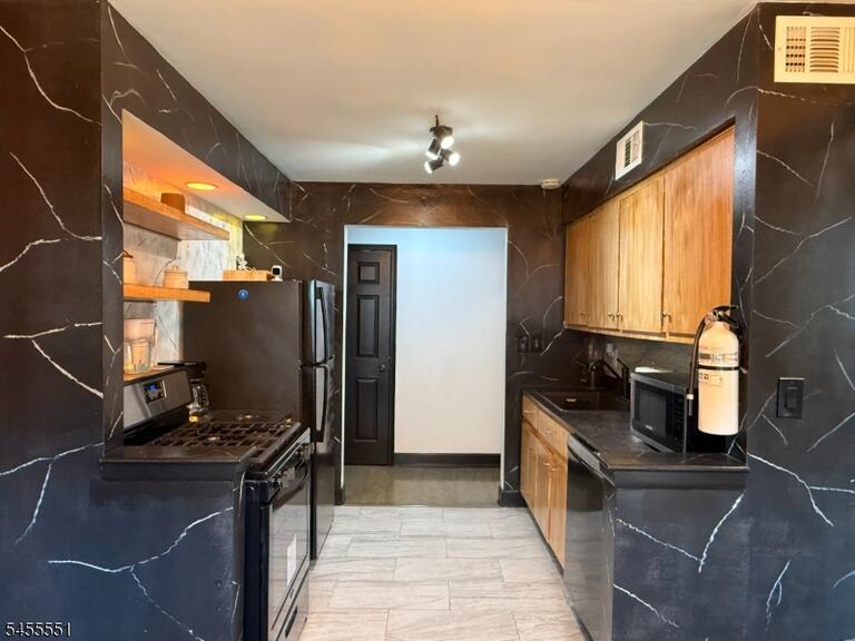Property listing MLS 4048353 photo 4