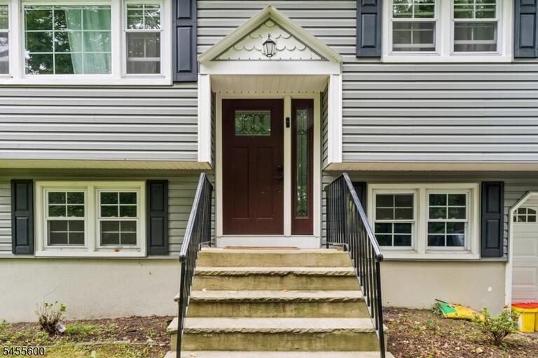 Property listing MLS 4048392 photo 3