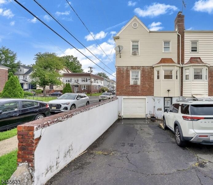 Property listing MLS 4048405 photo 2