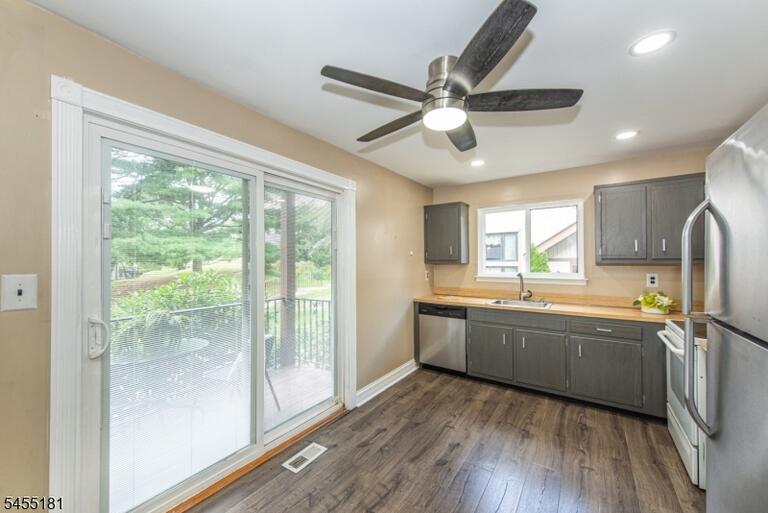 Property listing MLS 4048425 photo 9
