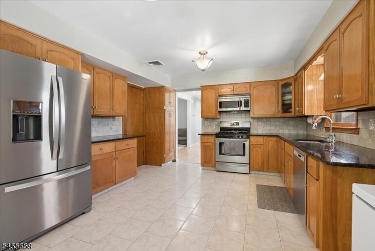 Property listing MLS 4048436 photo 15