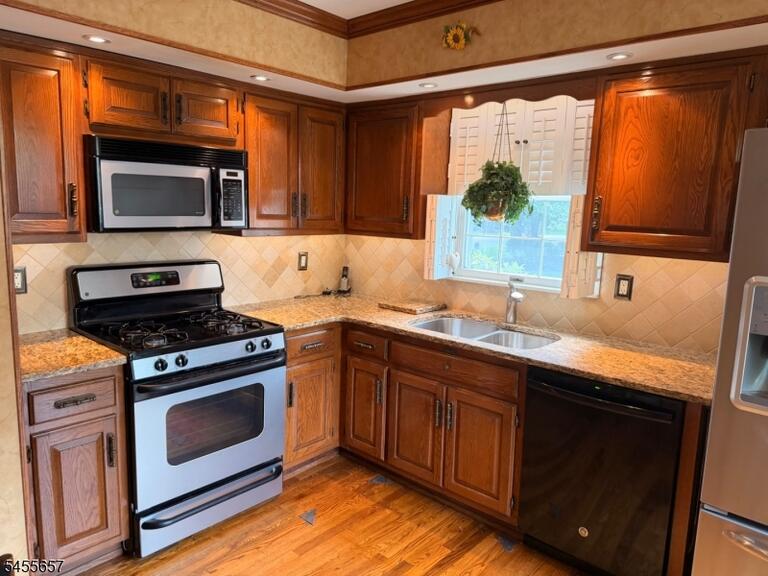 Property listing MLS 4048437 photo 2