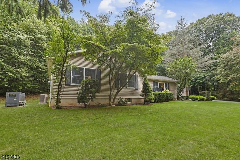Property listing MLS 4048450 photo 3