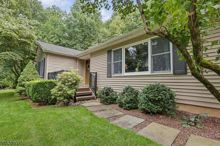 Property listing MLS 4048450 photo 5