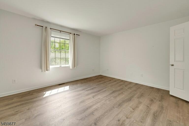 Property listing MLS 4048497 photo 17