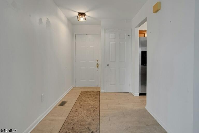 Property listing MLS 4048497 photo 4