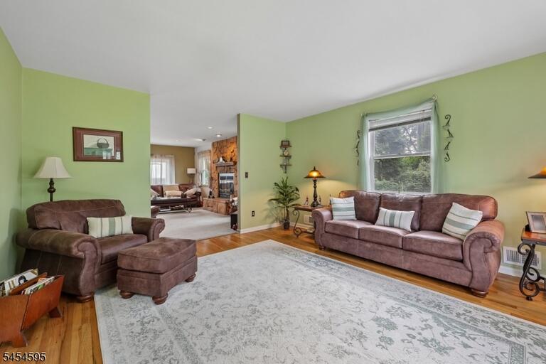 Property listing MLS 4048509 photo 5