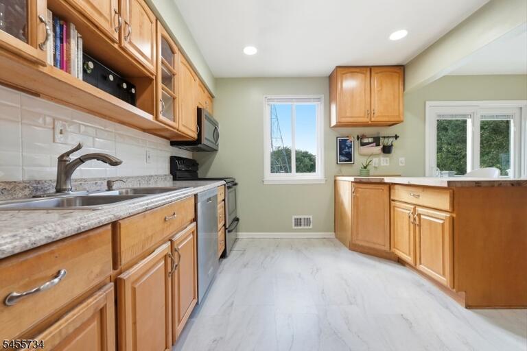 Property listing MLS 4048510 photo 10