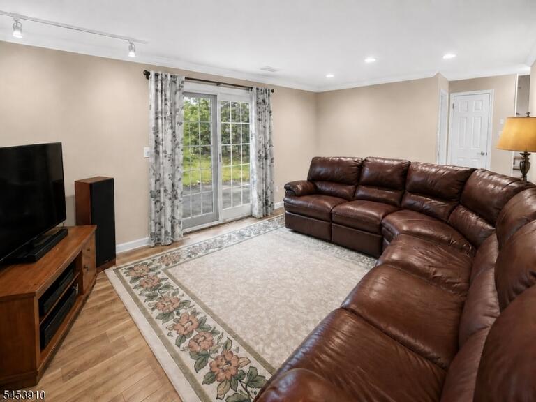 Property listing MLS 4048542 photo 18