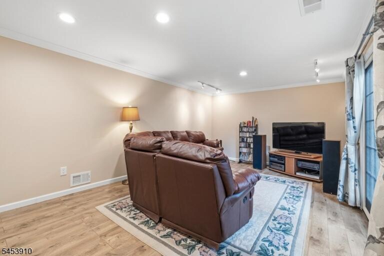 Property listing MLS 4048542 photo 19