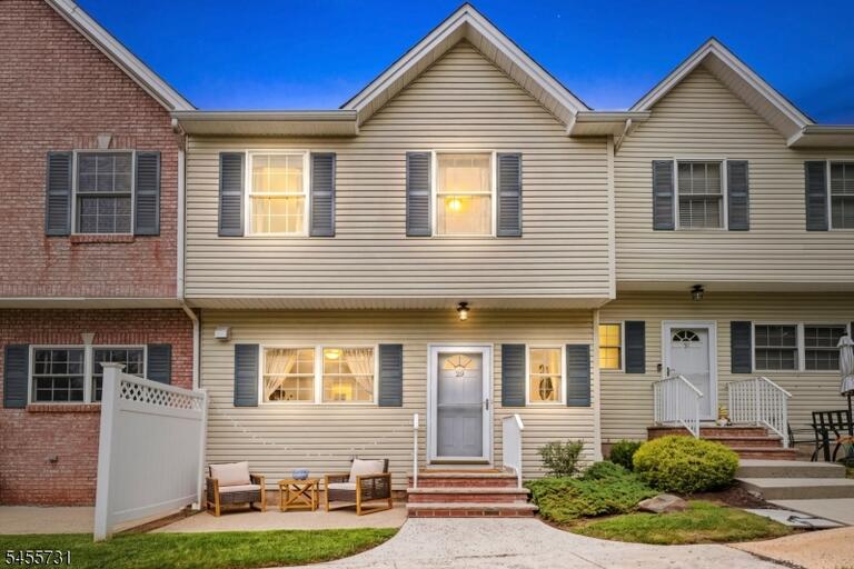 Property listing MLS 4048545 photo 1