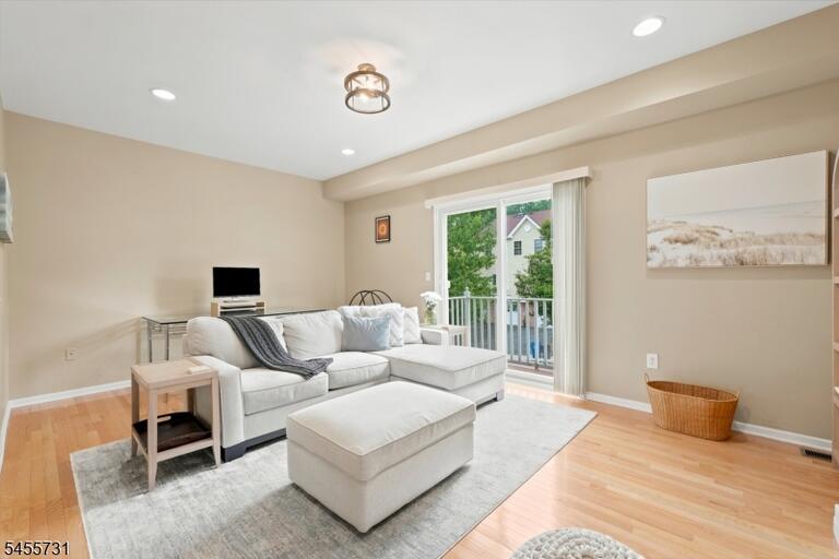 Property listing MLS 4048545 photo 14