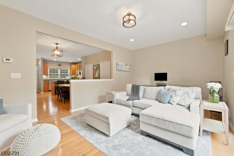 Property listing MLS 4048545 photo 15