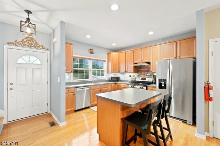 Property listing MLS 4048545 photo 7