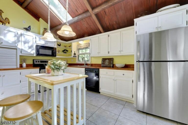 Property listing MLS 4048560 photo 16