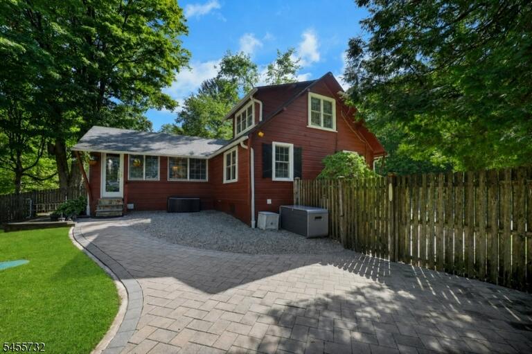 Property listing MLS 4048560 photo 31