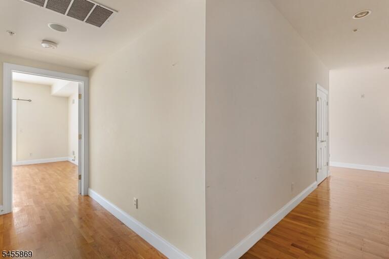 Property listing MLS 4048581 photo 10