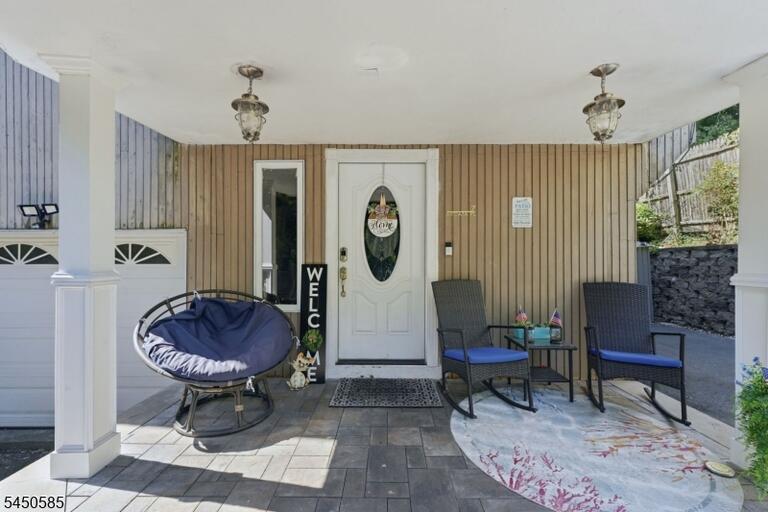 Property listing MLS 4048597 photo 2