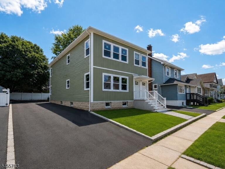 Property listing MLS 4048612 photo 1