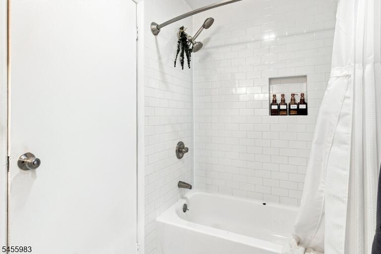 Property listing MLS 4048661 photo 9