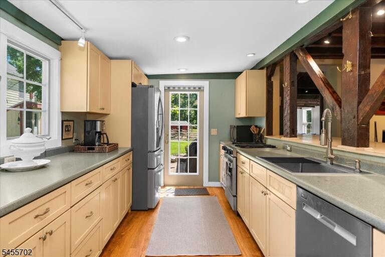 Property listing MLS 4048671 photo 14