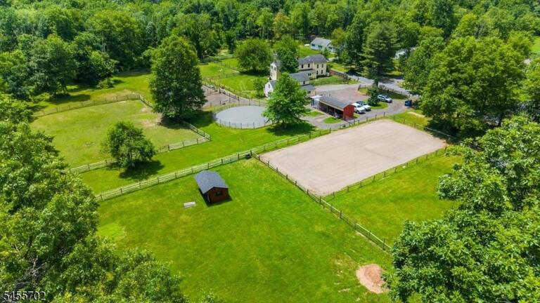 Property listing MLS 4048671 photo 2