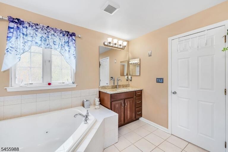 Property listing MLS 4048728 photo 39