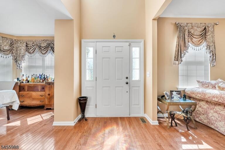 Property listing MLS 4048728 photo 9