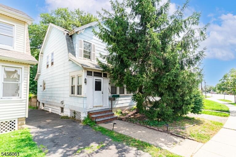 Property listing MLS 4048731 photo 2