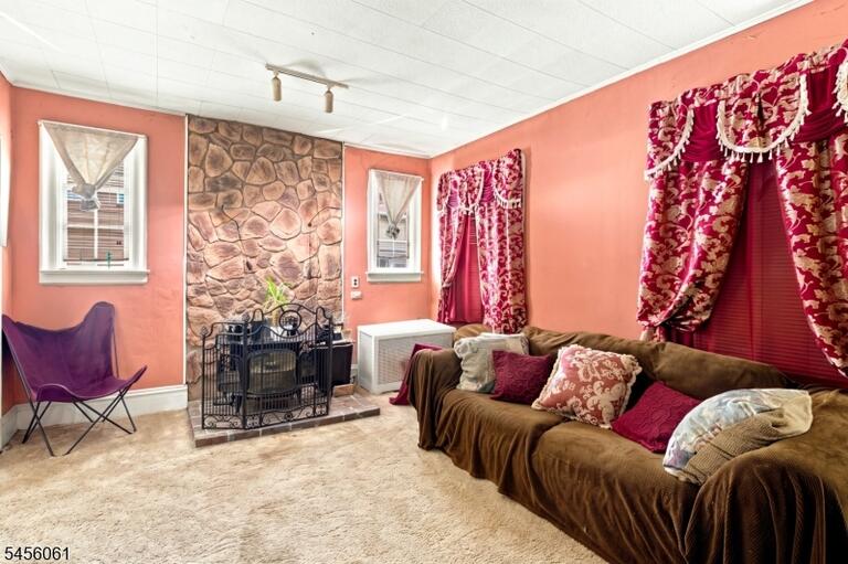 Property listing MLS 4048731 photo 5