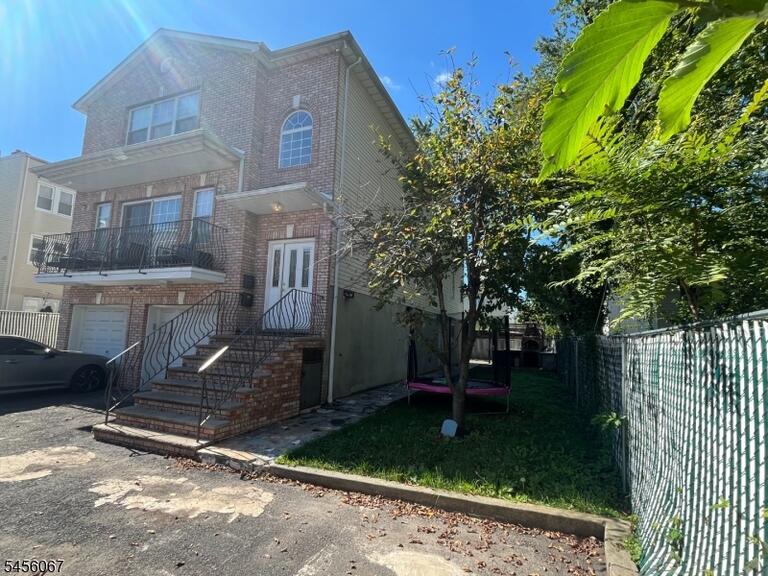 Property listing MLS 4048735 photo 2