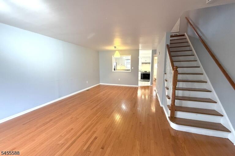 Property listing MLS 4048753 photo 2