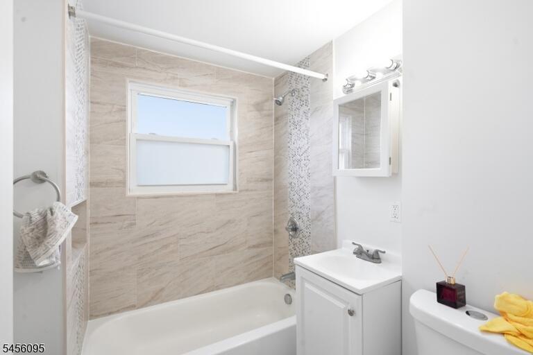 Property listing MLS 4048756 photo 9