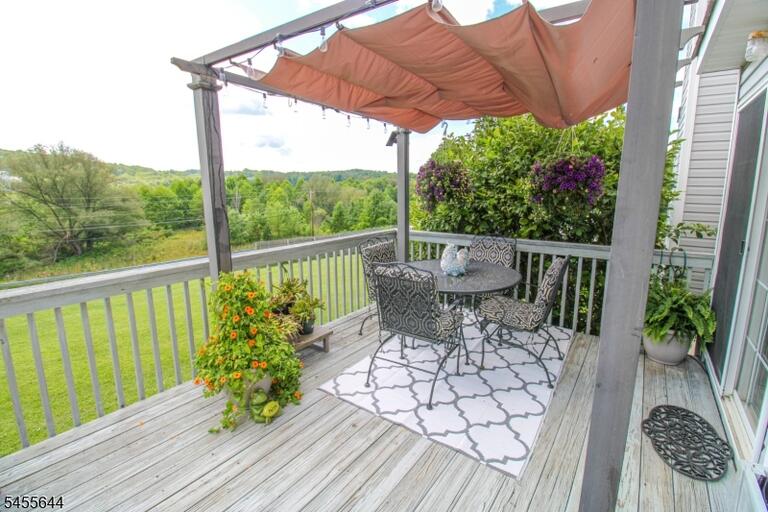 Property listing MLS 4048787 photo 29