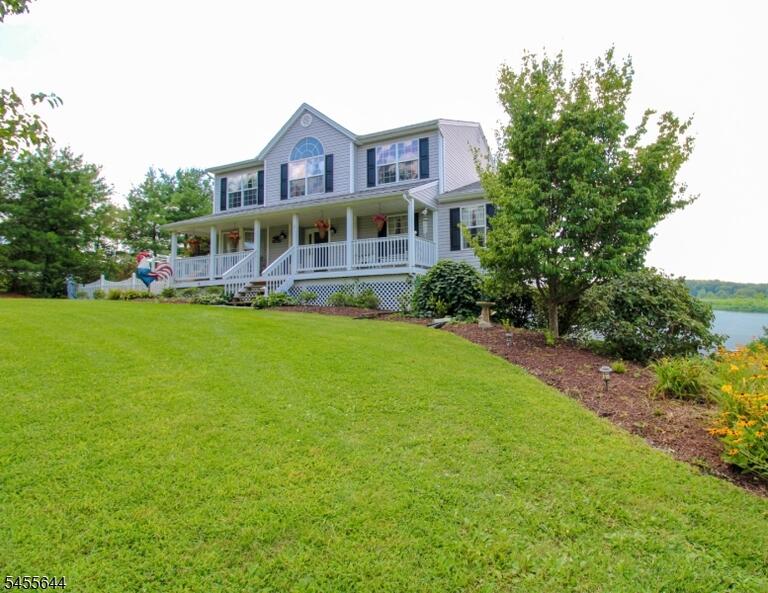 Property listing MLS 4048787 photo 3
