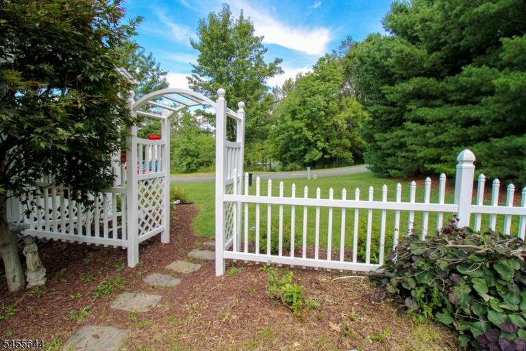 Property listing MLS 4048787 photo 32