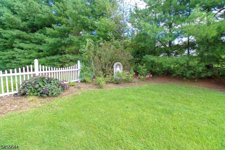 Property listing MLS 4048787 photo 33
