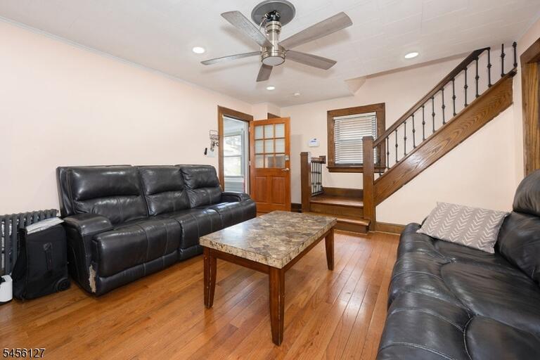 Property listing MLS 4048792 photo 2