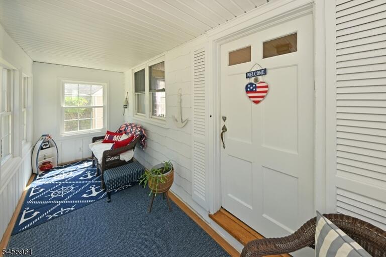 Property listing MLS 4048795 photo 3