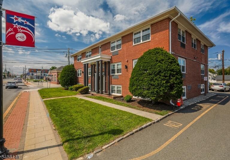 Property listing MLS 4048806 photo 2