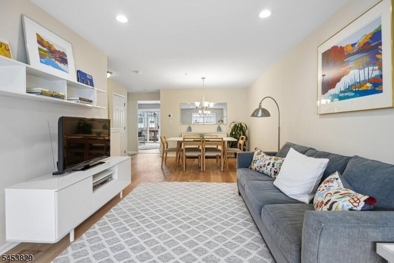 Property listing MLS 4048811 photo 3