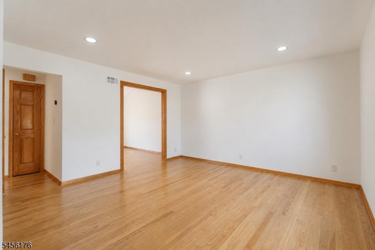 Property listing MLS 4048827 photo 17