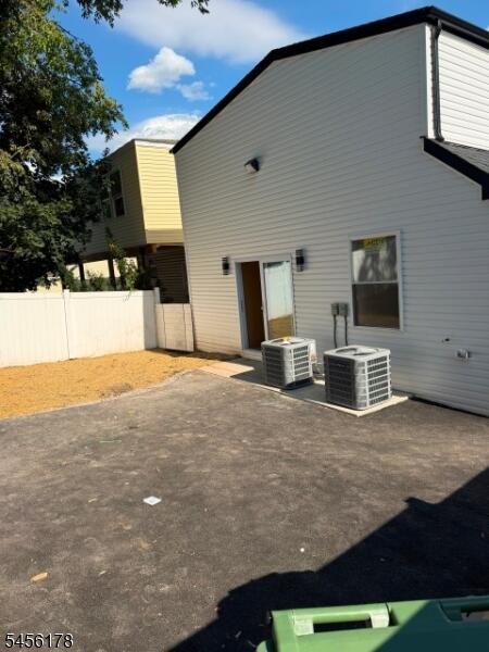 Property listing MLS 4048837 photo 2