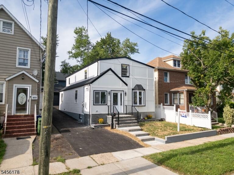 Property listing MLS 4048837 photo 4