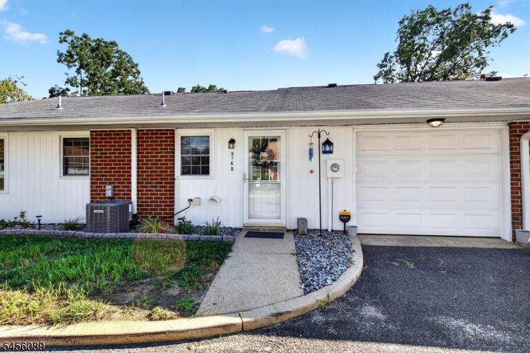 Property listing MLS 4048841 photo 25