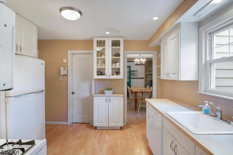 Property listing MLS 4048858 photo 8