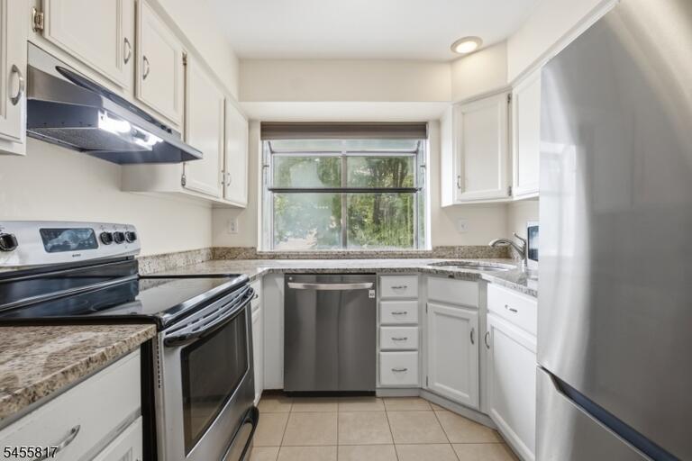 Property listing MLS 4048864 photo 5